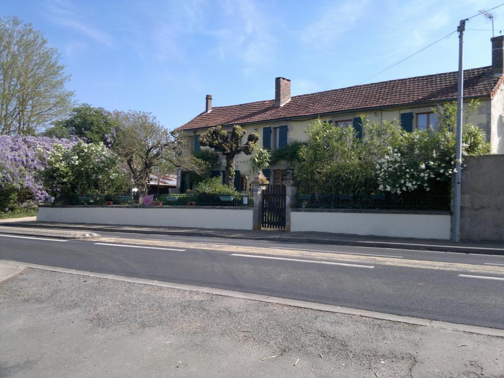 La Maison Jaune Bed & Breakfast Bouresse Eksteriør bilde