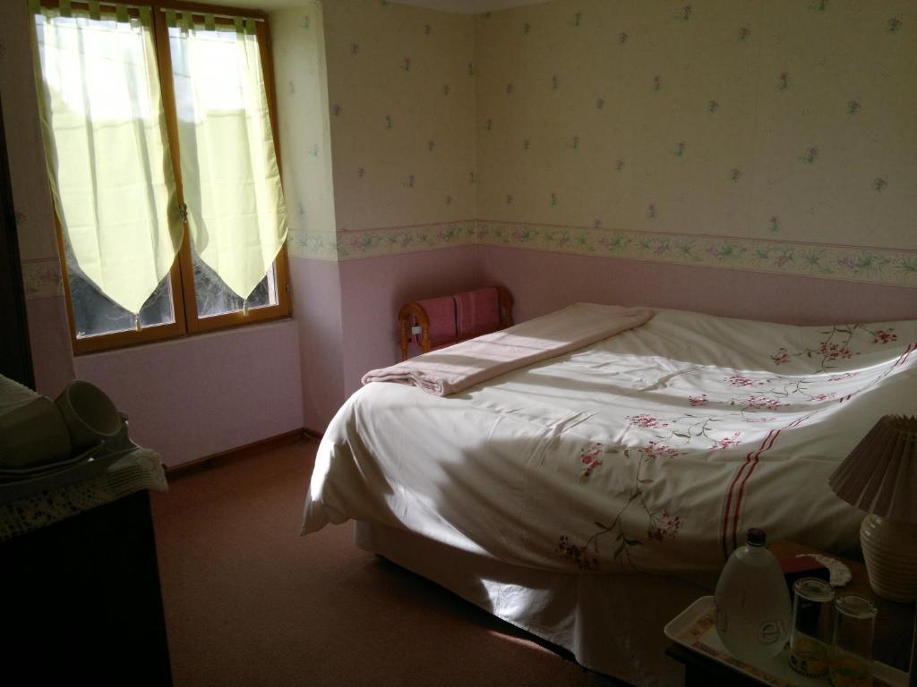 La Maison Jaune Bed & Breakfast Bouresse Rom bilde