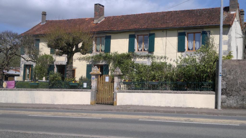 La Maison Jaune Bed & Breakfast Bouresse Eksteriør bilde